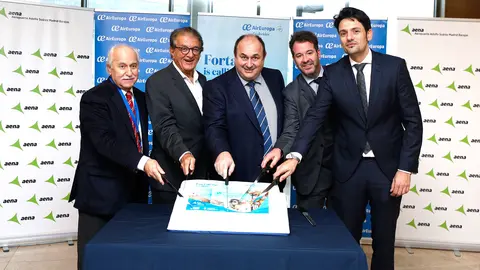 Fortaleza. Corte de tarta. Autoridades Brasil, Air Europa y Aena